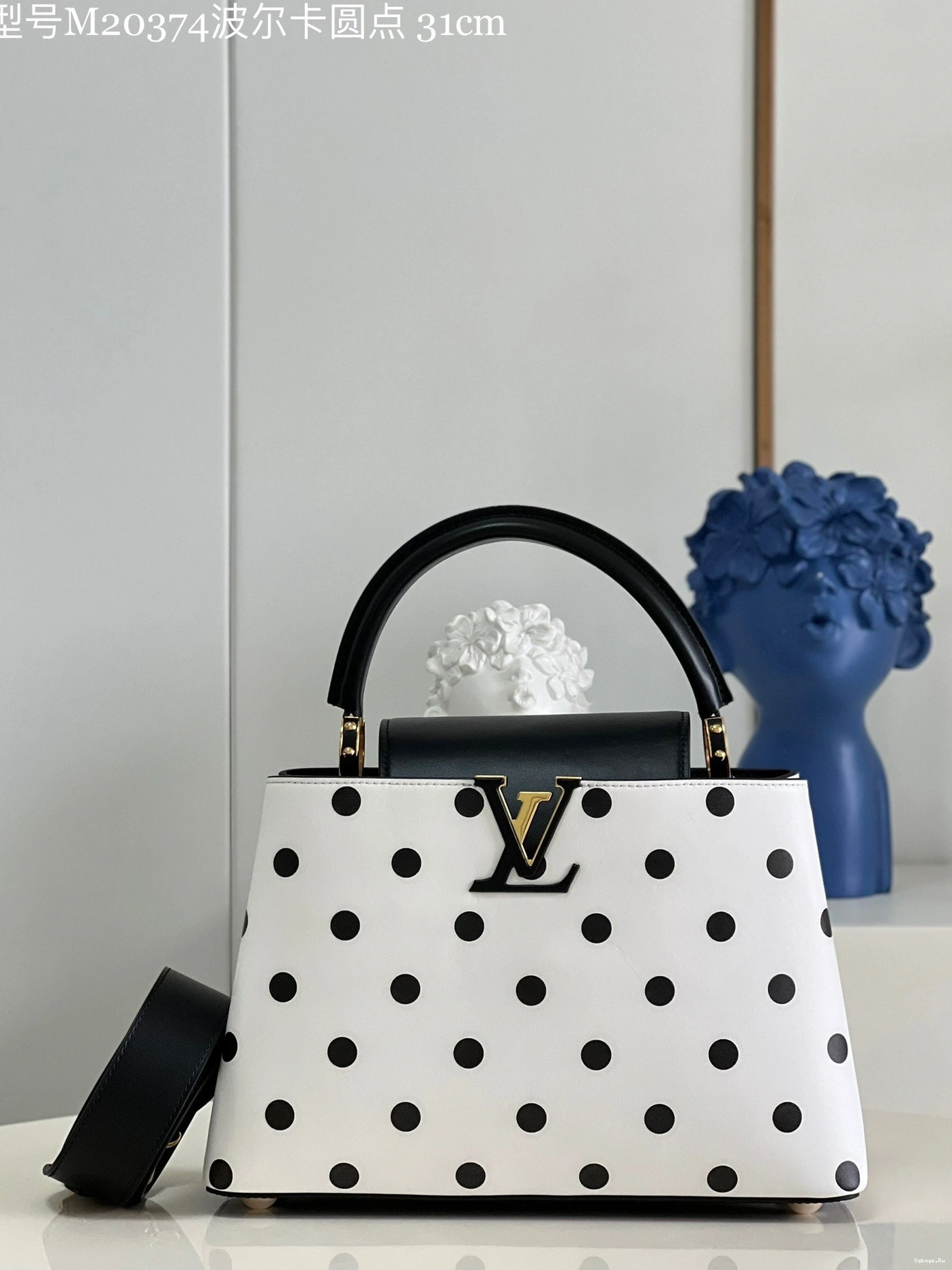 LOUIS CAPUCINES MM VUITTON 0402